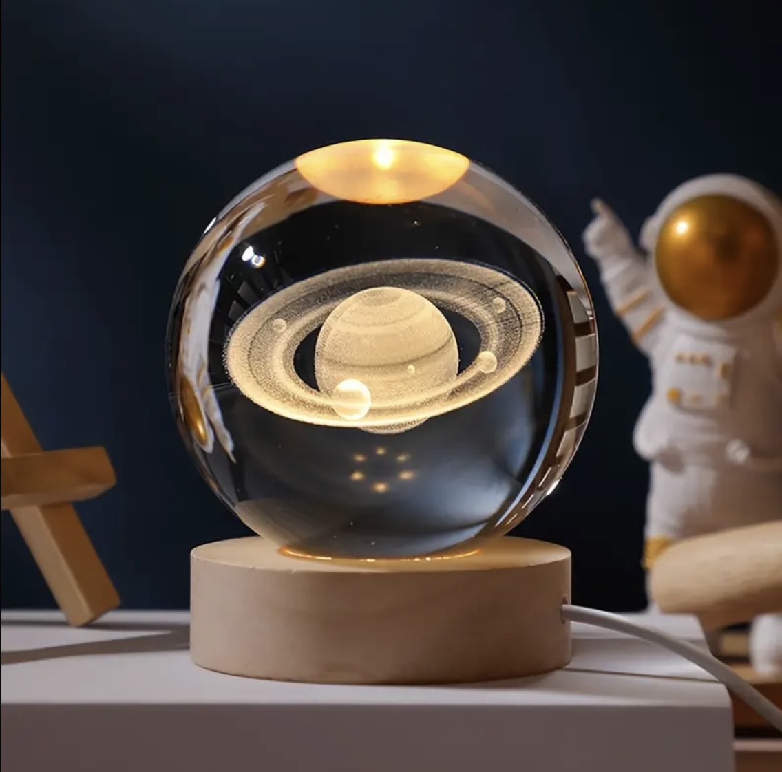 boule de cristal sature lune galaxie